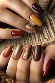 For a fall nail design, imagine warm and earthy tones that reflect the season. Deep burgundy, burnt orange, mustard yellow, and rich browns dominate, often complemented by gold accents or subtle glitter. Common themes include leaves, pumpkins, or plaid patterns, giving a cozy, autumnal vibe. Autumnal Gel Nails, Minimalist Nail, Chic Nail Art, Green Nail Designs, Cute Nails For Fall, Nails Fashion