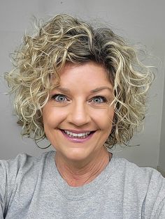 Loose Perm Short Hair, Crazy Curly Hair, Curly Blonde Hair, Curly Pixie Hairstyles, Grey Curly Hair, Curly Hair Care Routine, Curly Hair Photos