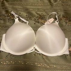 Victoria Secret Pungle White Bra New With Tags Size 34 C Elegant Padded Bra By Victoria's Secret, Elegant Stretch Bra From Victoria's Secret, Elegant Stretch Bra By Victoria's Secret, Elegant Padded Bra, Victoria's Secret Elegant Padded Bra, Victoria's Secret Elegant Bra, Victoria's Secret White Bra With Removable Pads, White Victoria's Secret Push-up Bra, Elegant Push-up Bra By Victoria's Secret