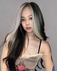 Black White Hair, Split Dyed Hair, Haircuts For Long Hair With Layers, White Hair Color, Bob Cut Wigs, Latest Hair Color, Black Hair Kpop