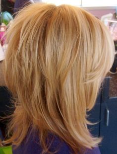 medium shag haircut for fine hair Medium Shag Haircuts, Medium Layered Hair, Shag Hairstyles, Shag Haircut, Happy Hair, Short Haircut, Haircuts For Fine Hair, Medium Hair Cuts