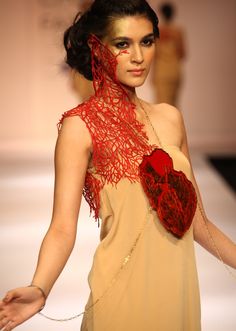 Eina Ahluwalia - Runway 2012 Body Sculpture, Contemporary Jewellery Designers, Jewellery Trends, Body Fashion, Date Outfit Summer, Roses Red, Jewelry Board, Body Adornment, Jewellery Inspiration