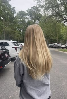 Simple Blonde Hair, Long Blonde Hair Inspo Straight, Two Color Hair Dye Ideas Blonde, Blonde Hair Balayage With Money Piece, Straight Natural Blonde Hair, Haircuts For Strait Hair, Straightened Blonde Hair, Natural Blonde Long Hair, Long Blonde Hair With Long Layers