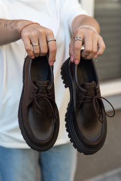 Derbies that will emphasize your style! 🌰 Looking for a versatile shoe that goes well with any look? Our brown derbies made of genuine leather are just what you need 😏 They will perfectly complement both business and casual style! Size: EU 36-41  Material: Real leather Styling Brown Loafers Women, Women’s Oxfords, Vintage Brown Loafers For Office, Brown Lace-up Loafers For Workwear, Brown Leather Shoes Women, Brown Lace-up Loafers With Brogue Detailing, Vintage Brown Loafers With Leather Sole, Derby Shoes Women, Luxury Vintage Brown Loafers