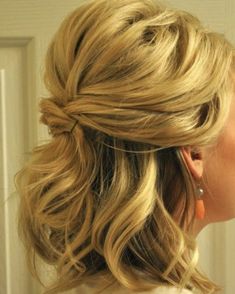 Curly Hair Half Up Half Down, Half Up Half Down Short Hair, Half Updo Hairstyles, Wedding Hairstyles Medium Length, Hair Half Up, Short Hair Lengths, Up Dos For Medium Hair, Updos For Medium Length Hair