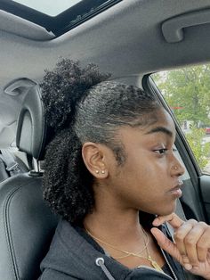 Curled Hairstyles For Medium Hair, Cabello Afro Natural, Natural Hair Bun Styles, Protective Hairstyles Braids, Natural Hair Styles Easy