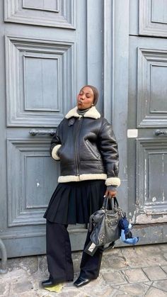 Barcelona Holiday, Gray Skirt Outfit, Nyfw Outfits, Street Style Skirt, Matilda Djerf Style, Thrift Inspo, Outfit Streetwear, Modest Fits