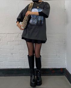 Oversized Shirt And Tights Outfit, Grungy Concert Outfit, Band Tee Aesthetic Outfit, Skirt And Tshirt Outfits, Edgy Outfits Summer, Big Tshirt Outfit, Tshirt And Skirt, Black Tshirt Outfit, Grungy Outfit