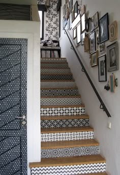 the stairs are decorated with black and white wallpaper