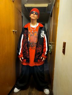 2000s hip hop Baggy Hip Hop Outfit, 2000s Black Men Fashion, 2000s Fashion Hip Hop, Hoodrat Aesthetic, 2000s Mens Fashion, Dc Outfits, 2000s Fashion Men, Rapper Fashion