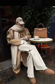 Winter outfit with mini or ultra mini UGGs 🤎 #miniuggs #ultraminiugg #birkin #hermes #acnestudios #camelcoat #woolcoat #coats #ugg #uggboots #boots #winterboots Ugg Ultra Mini Driftwood Outfit, Stile Kendall Jenner, Nyc Winter Outfits, Paris Winter, Nyc Outfits, New York Winter, New York Outfits, Europe Outfits, Winter Outfits Cold