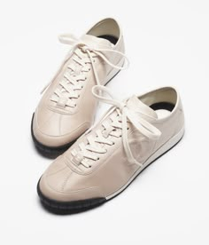 Sneakers of the Fall-Winter 2024/25 collection: Sneakers, printed calfskin, light purple on the CHANEL official website. Mode Purple, Beige Fashion, Mode Chanel, Fashion Chanel, Chanel Official, Chanel Official Website, Pretty Shoes, Purple Fashion, Shoe Lover