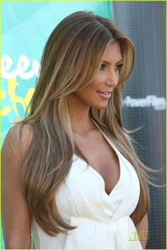 Top 10 Hairstyles For Long Straight Hair Might need to do my hair like this for spring :) Kim Kardashian Hair, Kardashian Hair, Highlights Brown Hair, Great Hair, Layered Hair, Blonde Highlights