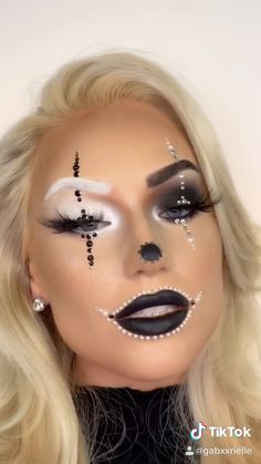 Halloween Makeup Ideas For Women, Halloween Makeup Look, Kostuum Halloween, Holloween Makeup, Filmy Vintage, Cute Halloween Makeup, Halloween Makeup Pretty, Halloween Makeup Inspiration, Halloween Makeup Easy