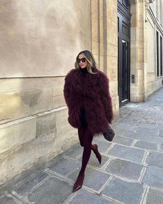 #pfw got me like🍷 | Instagram Burgundy Sweater Women, Burgundy Outfit Aesthetic, Cherry Outfit Aesthetic, Dark Red Outfit Aesthetic, Fall Nyc Aesthetic, Outfit Inspirations Winter Casual, December Outfits, Elegant Classy Outfits, Faux Jacket