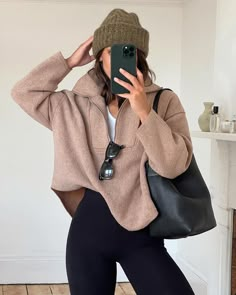 Muted Fall Outfits, Loungewear You Can Wear Out, Fall It Girl Outfits, Cozy Looks Outfit, Fall Fits 2023, Casual Cozy Outfits, Fall Outfits Cold Weather, Fall Cozy Outfit, Cozy Chic Outfit