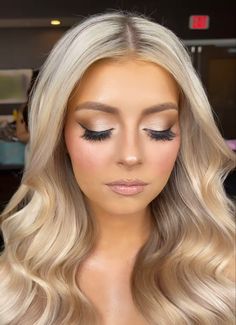 Winged Liner Wedding Makeup, Pageant Makeup For Blondes Blue Eyes, Angel Makeup Look Wedding, Angel Makeup Bridal, Homecoming Makeup Pink Dress, Bridal Angel Makeup, Cute Hoco Makeup Looks, Boho Wedding Makeup Blonde, Makeup Ideas Wedding Bride