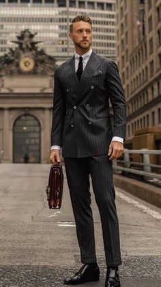 Men’s Charcoal Grey Suit, Double Breasted Pinstripe Suit, Work Wardrobe Essentials, Suit Inspiration, Costume Viking, Grey Suit Men, Classy Suits, Male Style, Mens Fashion Business