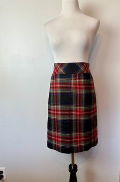 "100% wool plaid skirt by LL BEAN. Fully lined. Great original condition. Vinyl side zipper. No flaws noted. Label indicates it is a petite size. Please check all measurements below. it could be worn a little below the waist I'm thinking also.  ✏️✏️✏️DETAILS✏️✏️✏️ Brand: LL BEAN Size on tag: 6 Petite Fits like: 6/ 6 petite   Color:  black red multiple  Material: wool with satin lining, vinyl side zip, hook Condition: excellent  Item includes: skirt ✂ ✂️✂️  MEASUREMENTS ✂️✂️✂️ I measure garments Ll Bean, Plaid Skirts, Wool Plaid, Petite Size, Timeless Classic, A Line Skirts, Womens Skirt, Black And Grey, Black And Red