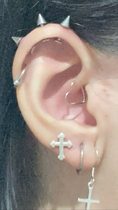 3 Spike Ear Piercing, Multiple Ear Piercings Aesthetic Grunge, Spike Cartilage Piercing, Spiked Ear Piercings, Triple Vertical Helix Piercing Spikes, Ear Spikes Piercing, Alt Piercings Ear, Ear Piercing Grunge, Full Ear Piercings Aesthetic