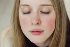 How to Contour Your Face: Step-by-Step Guide Everyday Natural Makeup, Fair Skin Makeup, Tomato Girl, Natural Everyday Makeup, Faux Freckles, Natural Makeup Look, Eye Mascara