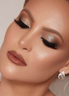 11. Gold Glitter Eyeshadow Makeup Look Got a wedding dress, wedding cake sorted and how about your makeup look? A wedding is one of the... Mother Of Bride Makeup, Gold Glitter Eyeshadow, Summer Wedding Makeup, Best Wedding Makeup, Makeup For Hazel Eyes, Wedding Day Makeup