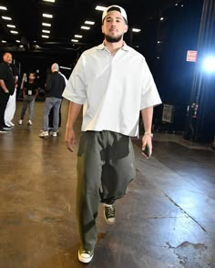 cozy book. | Instagram Nba Outfits Men, Booker Outfits, Devin Booker Outfits, Nba Style Fashion, Casual Simple Outfits, Nba Fits, Nba Style, A Soft Life