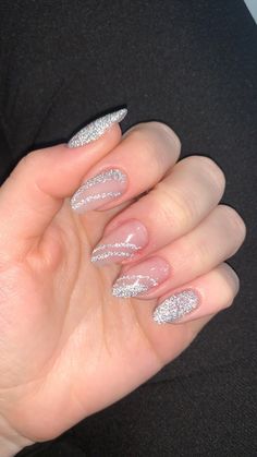 Bridal Nail Designs, Lace Wedding Nails, Golden Nail Art, Disco Nails, Wedding Glitter, Elegant Touch Nails, Girls Nail Designs, Reflective Nails, Bridal Nails Designs