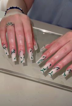 Simple and cute white nails with a little ivy design Poison Ivy Acrylic Nails, Nails With Flowers Green, Easy White Nail Art, French Tip Nails With Vines, White Nails Fall Design, White And Green Nails Ideas, White Nails Green Design, Vine Nails Designs, Ivy Nails Designs