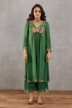 Shop for Torani Green Handwoven Chanderi Panna Gohar Kurta And Pant Set for Women Online at Aza Fashions Kurta Embroidery, Kurta Cotton, Green Fits, Kurta With Pants, Pant Style, Wedding Collection, Cut Work, Pant Set, Kurti Designs