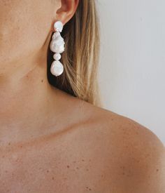 Chandelier Jewelry, Baroque Pearls Jewelry, Contemporary Accessories, Baroque Pearl Earrings, Beaded Earrings Patterns, Shell Necklace, Jewelry Inspo, Pearl Size, Pearl Drop Earrings