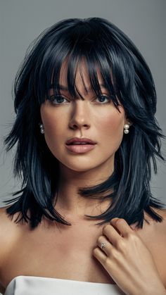 A medium-length cut with blunt bangs and layers creates a chic, structured look that stands out. The contrast between the blunt bangs and soft layers gives this style a contemporary feel, perfect for long straight or long wavy textures. It works well for oval and long face shapes, as the bangs help balance the length of the face while the layers add movement to the hair. Long A Line With Bangs, Shoulder Length Hair Textured, Layered With Bangs Medium, Shoulder Length Hair And Bangs, Bob With Heavy Bangs, Hairstyle Women Medium Shoulder Length, Shoulder Length Hair With Bangs And Layers, Layered Bangs Medium Hair, Ginger Bob With Bangs