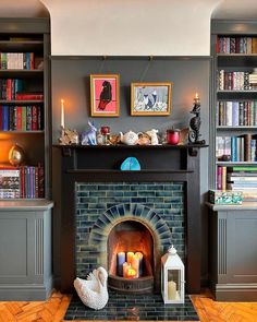 a living room with a fire place and bookshelves filled with books on the shelves