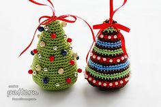 two crocheted christmas trees with bows on them, one is green and the other is red