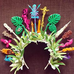 Custom swizzle stick crown I made for a customer before Tiki Oasis 2019 Labrynth Masquerade, Tiki Costume, Head Dress Diy, Margaritaville Parrot, Stick Crown, Jimmy Buffett Party, Tiki Christmas, Tiki Ideas, Margaritaville Party