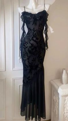 Emo Formal Dress, Rockstar Prom Dresses, Pirate Prom Dress, Witch Prom Dress, Dark Formal Dresses, Aesthetic Formal Dresses, Whimsigoth Prom Dress, Elegant Black Dress Aesthetic, Sewing Prom Dress