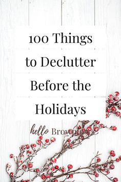 the words, 100 things to declutter before the holidays are written in black and white