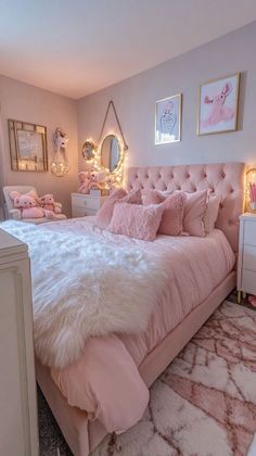 Room Ideas Aesthetic Light Pink, Teen Room Bedding, Pink And Gold Bedroom Woman, Rose Gold Room Aesthetic, Cute Pink Aesthetic Room Ideas, Pink Aesthetic Bedroom Decor, Aesthetic Bedroom Pink And White, Pink Bed Inspo Aesthetic, Pink N Grey Bedroom