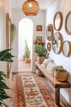 Boho Hallway, Cozy Farmhouse Living Room, Narrow Hallway Decorating, Boho Styl, Warm Decor, Stil Boho, Home Entrance Decor, Entrance Decor, Boho Living Room