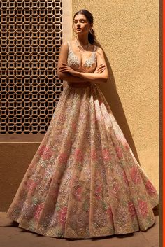 Fairy Reception, Lehenga Designs For Bridesmaid, Engagement Lehenga Indian, Aesthetic Lehenga, Lehenga Poses, India Wallpaper, Lengha Design, Bridesmaid Lengha, Bridesmaid Lehengas