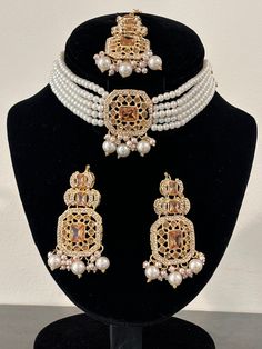 A stunning 4 piece Pakistani/Indian traditional Choker necklace set with head piece  Color: Champaign and white  ideal for any occasion Disclaimer: The actual color of the item may vary from the pictures due to light effects. This type of jewelry is intended to be kept in a bag to prevent discoloration. Please avoid contact with water while wearing it. please notify us immediately about any concerns after receiving your order. Traditional White Adjustable Choker, Elegant White Tikka For Eid, White Jewelry With Stone Work For Gift, White Adjustable Traditional Choker, Elegant White Tikka For Celebration, Traditional White Choker As A Gift, Traditional White Choker For Gift, White Temple Jewelry Set For Gift, White Temple Jewelry Sets As Gift