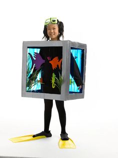 Ferris Wheel Costume, Fish Tank Costume, Halloween Aquarium, Inexpensive Halloween Costumes, Halloween Costume Couple, Halloween Infantil, Homemade Halloween Costumes, Diy Kostüm, Halloween 4