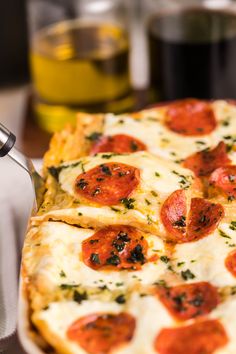 looking down at a closeup of a casserole dish filled with pizza lasagna Pizza Lasagna Recipe, Italian Dinner Ideas, Lasagna Layers, Cabbage Lasagna, Pepperoni Pasta, Pizza Monkey Bread, Pizza Lasagna, Food Dinners, Sausage Lasagna