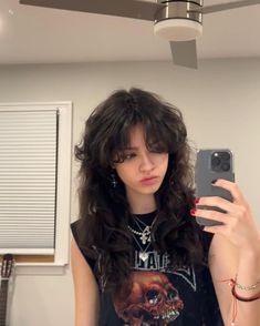 how long would we kiss if we started kissing ( nhi karna kiss) Short Grunge Hair, Hair Inspiration Long, Haircuts For Wavy Hair, Wolf Cut, Hair Stylies, Haircuts For Women, Cut My Hair