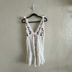 Jessica Simpson Embroidered Floral Mini Dress Nwt Size Xs White V-neck Dress With Floral Embroidery, Spring White Embroidered Dress For Day Out, Sleeveless Mini Dress With Floral Embroidery For Brunch, Casual Sleeveless Embroidered Dress For Vacation, Summer Embroidered Mini Dress, Embroidered V-neck Summer Mini Dress, Casual Mini Dress With Floral Embroidery For Vacation, White Embroidered Dress For Day Out, Sleeveless Embroidered Floral Dress For Vacation