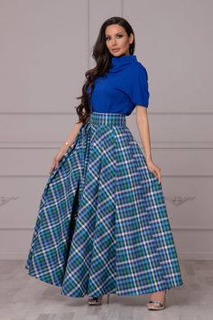 "This extended full circle skirt is made from six meters of pure cotton textile, a versatile maxi design you can wear casually or at a party! One day you may wear it with your All-Stars, and you got a casual summer style. In the evening you can put your high heels on, and you can walk on the red carpet 𝙺 𝙴 𝚈 𝙵 𝙴 𝙰 𝚃 𝚄 𝚁 𝙴 𝚂 - Full Length skirt - Fit & flare - Pleated - Side pockets - Zipper at the back ⚜Fabulous and luxurious designs made to flatter your femininity⚜ ⚜ 𝙿 𝙴 𝚁 𝚂 𝙾 ? Skirt Designs For Women, Pleated Maxi Skirt Outfit, Long Skirt Design, Flare Skirt Outfit, Buffalo Plaid Skirt, Pleated Circle Skirt, Scottish Style, Circular Skirt, Shweshwe Dresses