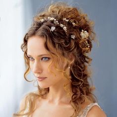 Fiesta Hairstyles, Curly Hairstyles For Weddings, Fairy Hairstyles, Headpiece Veil, Whimsical Wedding Theme, Messy Hairstyle, Videos Hairstyles, Hairstyle For Long Hair, Wedding Hairstyles For Medium Hair