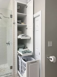 Bathroom calls for a thorough design, especially for a small residence. Yet, a bathroom idea for tiny house with storage is ultra-functional. #remodelbathroomideas Design Interior Baie, Master Shower, Decor Baie, Basement Bathroom, Upstairs Bathrooms, Bathroom Redo