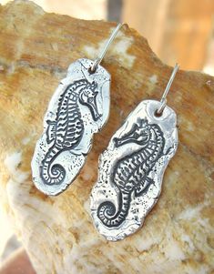 Seahorse Beachy Silver Earrings - HappyGoLicky Jewelry Seahorse Jewelry, Beach Jewellery, Seahorse Necklace, Beachy Jewelry, Beach Earrings, Metal Clay Jewelry, Jewelry Beach, Ocean Jewelry, Hippie Earrings