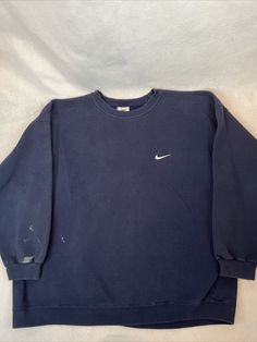 Size 2XL but please check measurements. Measurements: Armpit to armpit: 27” Long: 30” Shoulder to cuff: 22” Please look at all photos closely as they are part of the detailed description. Feel free to ask any questions and thanks for looking! Nike Vintage Pull, Nike Athletic Vintage Sweatshirt, Vintage Jumpers Nike, Blue T-shirt For Winter Sports, Blue Crew Sweatshirt For Sports Events, Blue Crew Neck Sweatshirt For Sports Events, Blue Tops With Ribbed Cuffs For Sports Events, Navy Crew Neck Sweatshirt, Vintage Nike Sweater